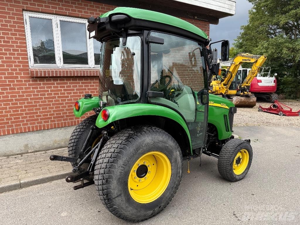 John Deere 3720 Трактори