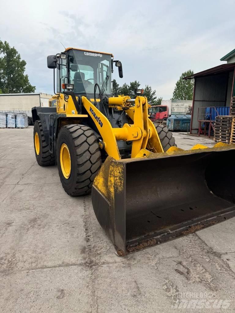Komatsu WA250 Фронтальні навантажувачі