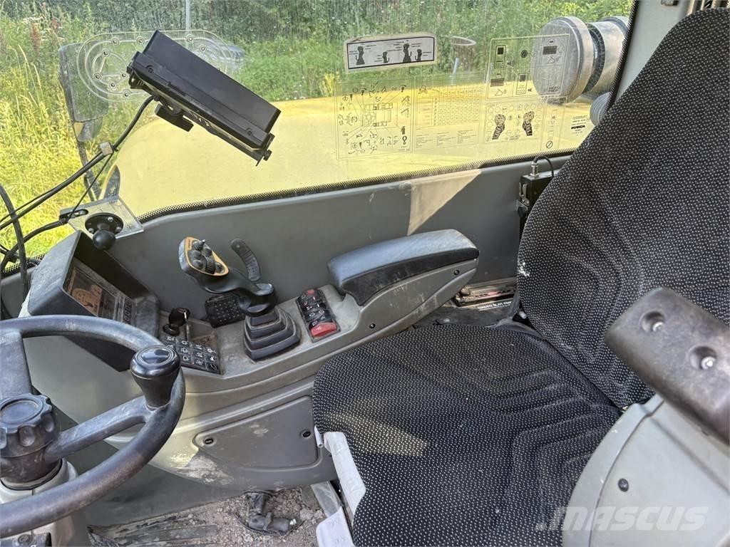 Yanmar B110W Колісні екскаватори