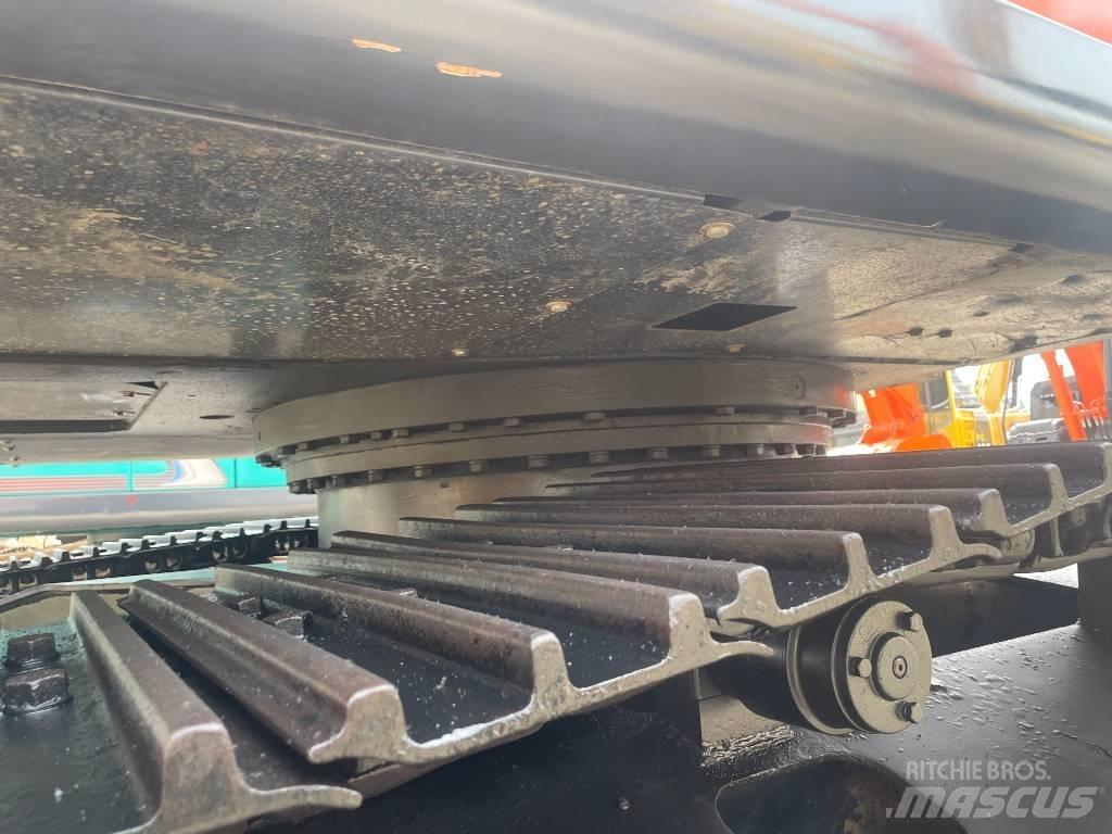 Hitachi ZX 240 Гусеничні екскаватори