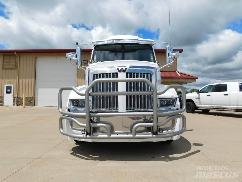 Western Star 5700 XE Тягачі