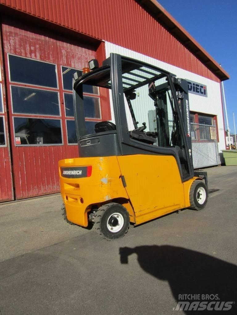 Jungheinrich EFG 320 Електронавантажувачі