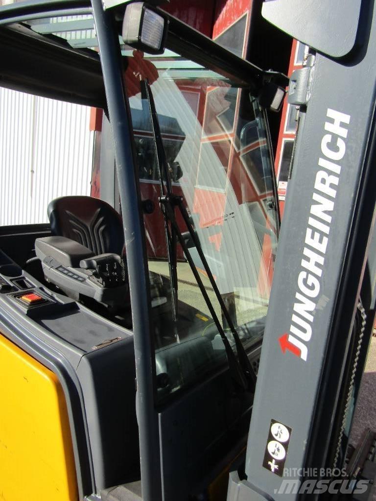 Jungheinrich EFG 320 Електронавантажувачі