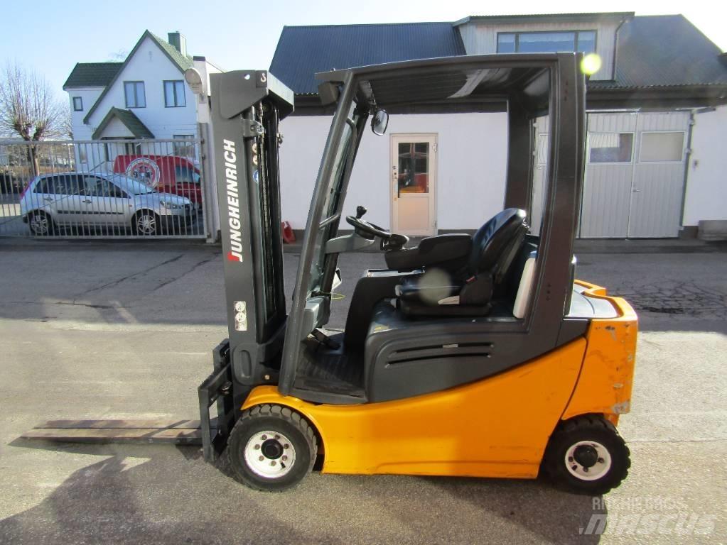 Jungheinrich EFG 320 Електронавантажувачі