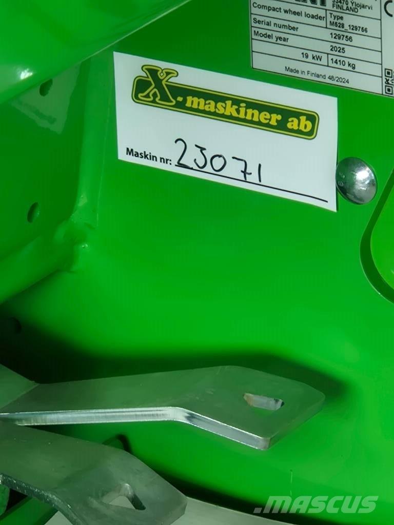 Avant 528 Багатофункціональне обладнання для вантажних і землекопальних робіт