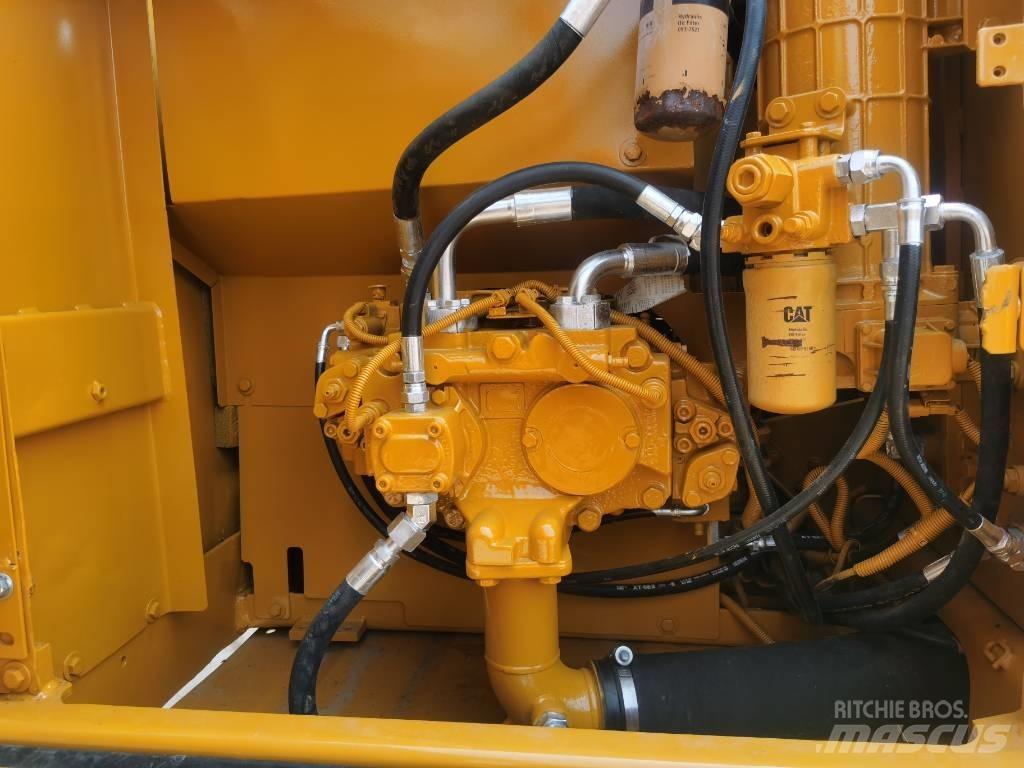 CAT 320 D Гусеничні екскаватори