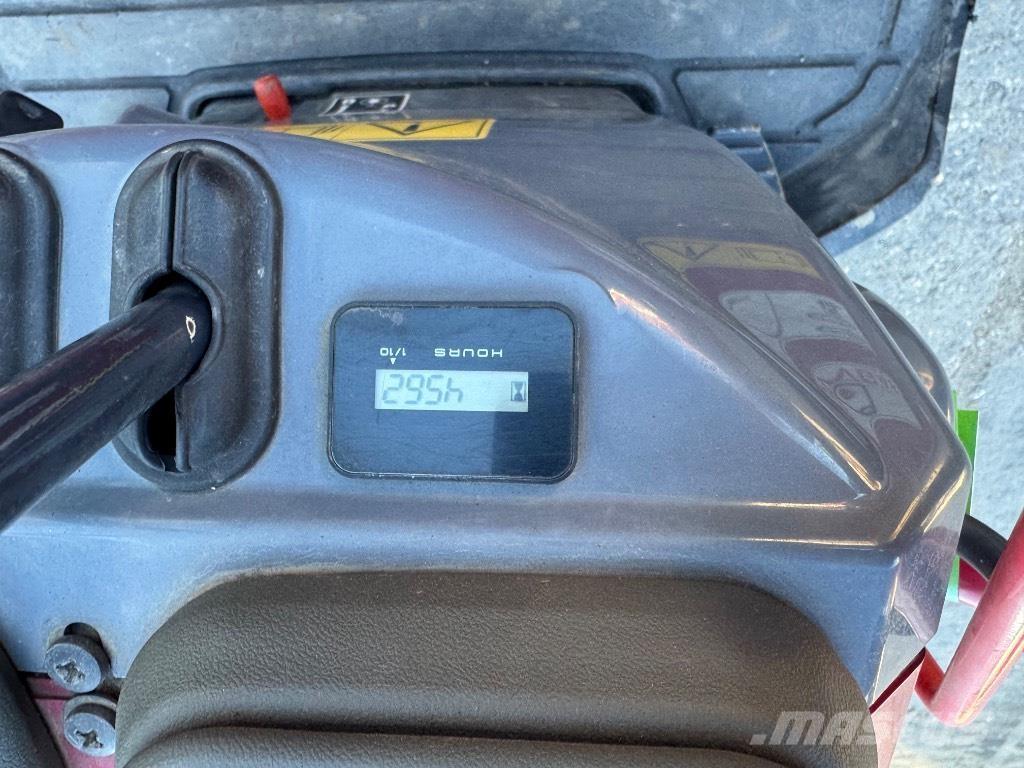 Yanmar SV08 (1E935) Міні-екскаватори < 7т