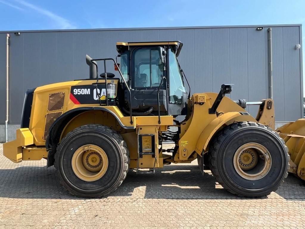 CAT 950M Фронтальні навантажувачі