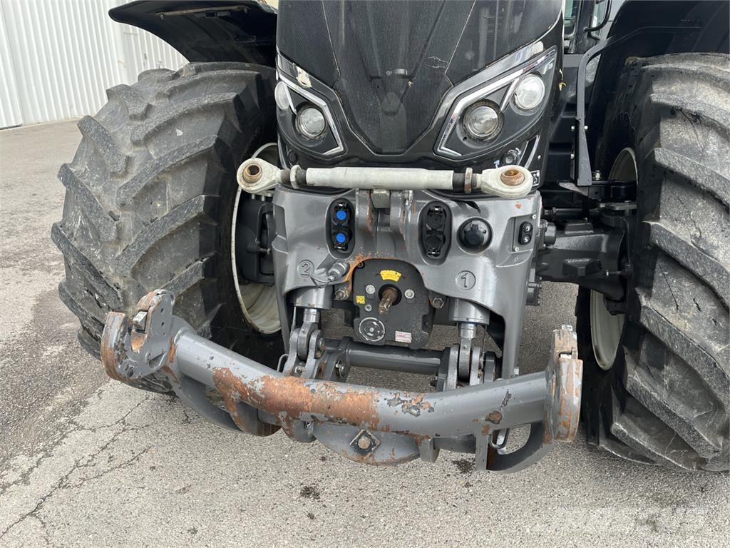 Valtra S374 Трактори