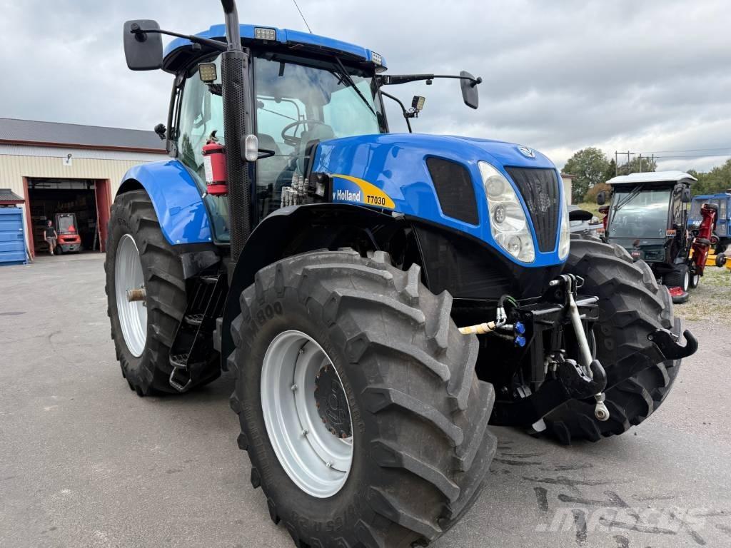 New Holland T7030 Трактори
