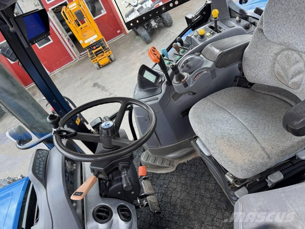 New Holland T7030 Трактори