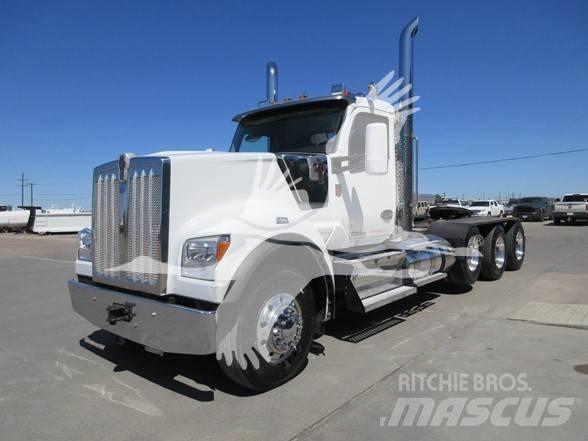 Kenworth W990 Тягачі