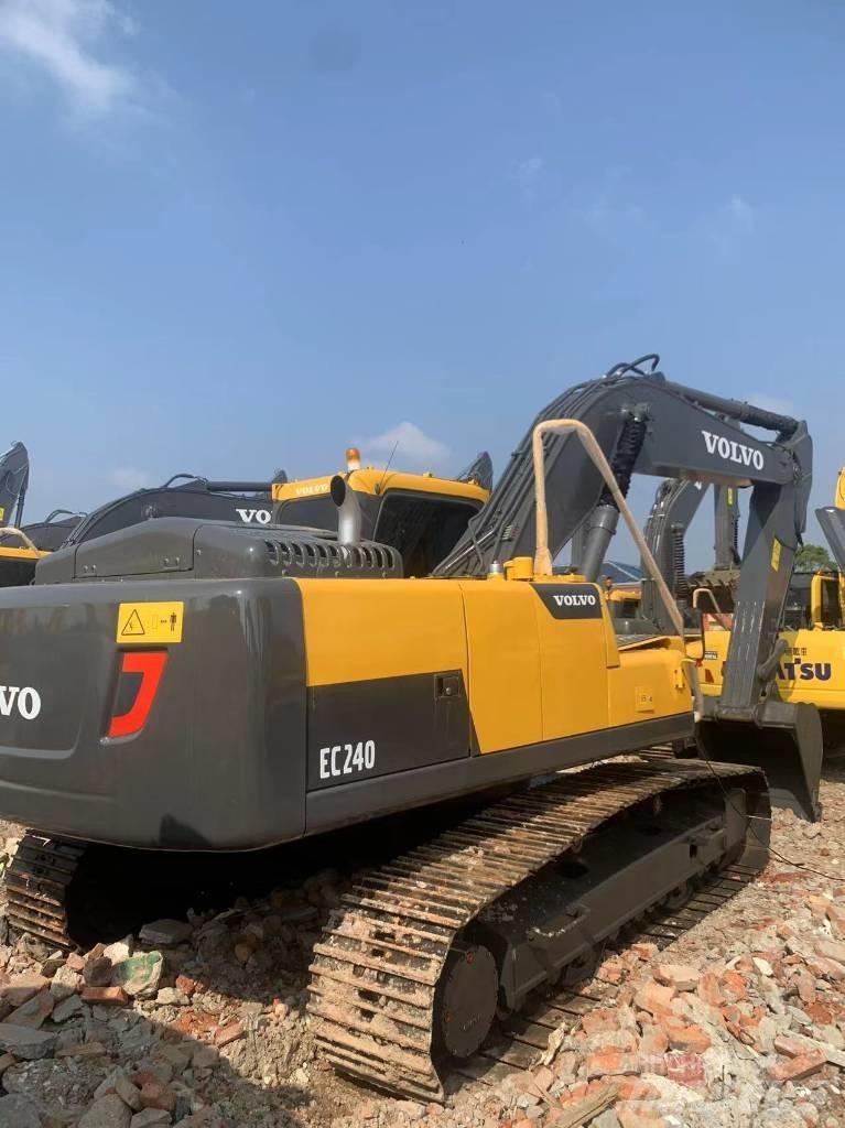 Volvo EC 240 Гусеничні екскаватори
