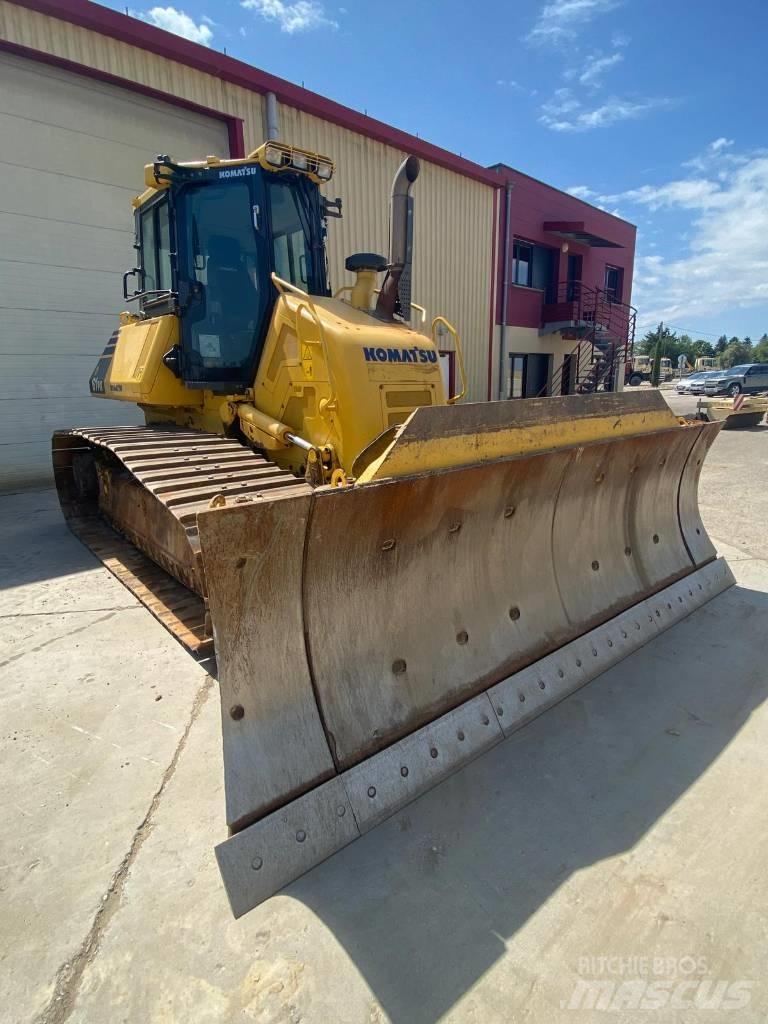 Komatsu D61PX24 Гусеничні бульдозери