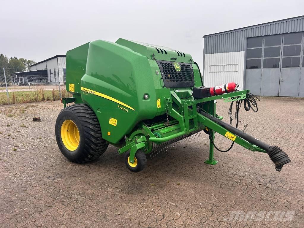 John Deere F 440 Рулонні прес-підбирачі