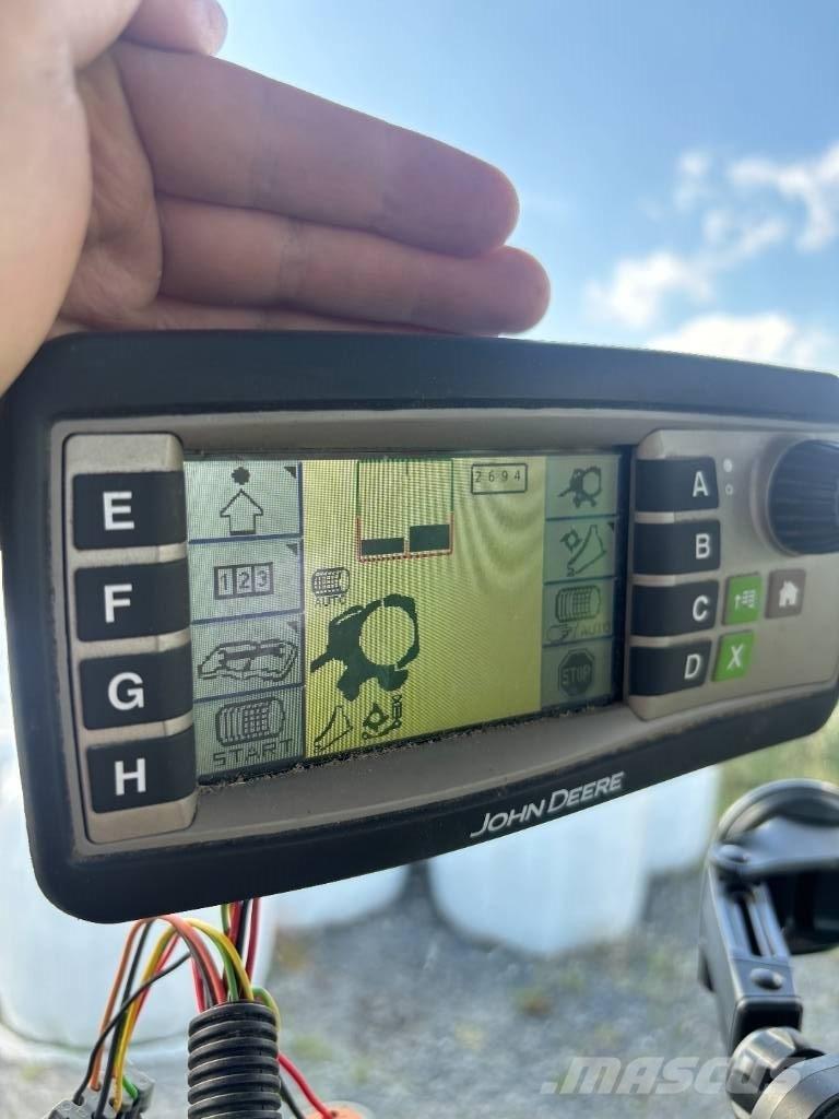 John Deere F 440 Рулонні прес-підбирачі