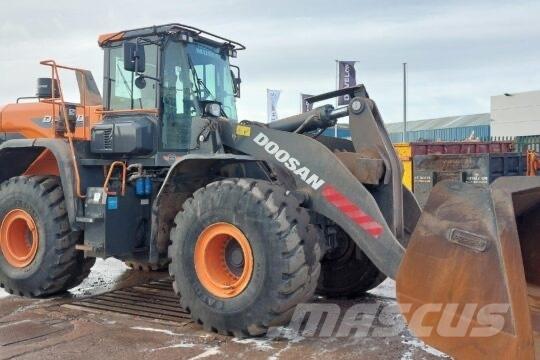 Develon DL 480-7 Екскаватори-навантажувачі