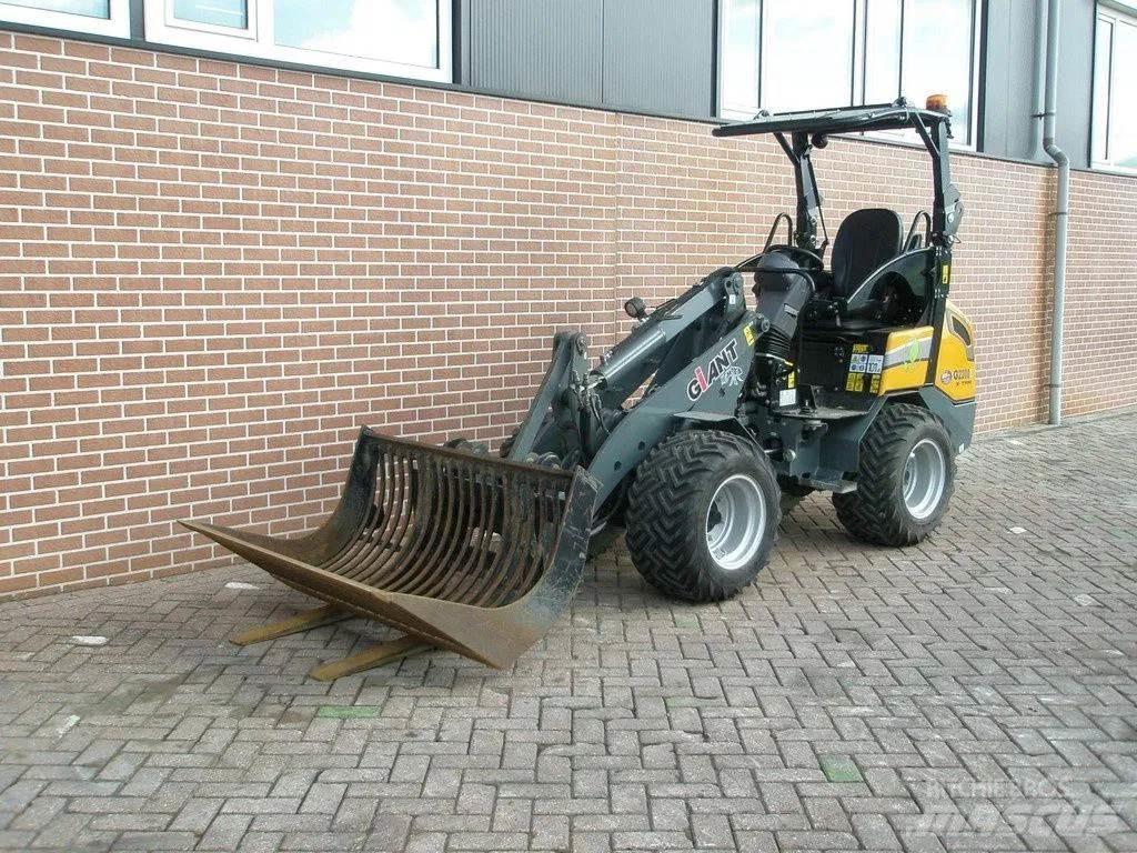 GiANT G2200E Малі навантажувачі