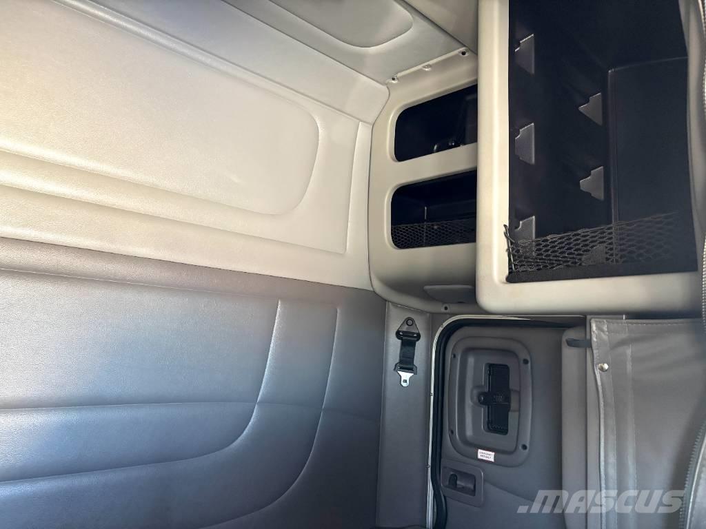 Peterbilt 389 Тягачі