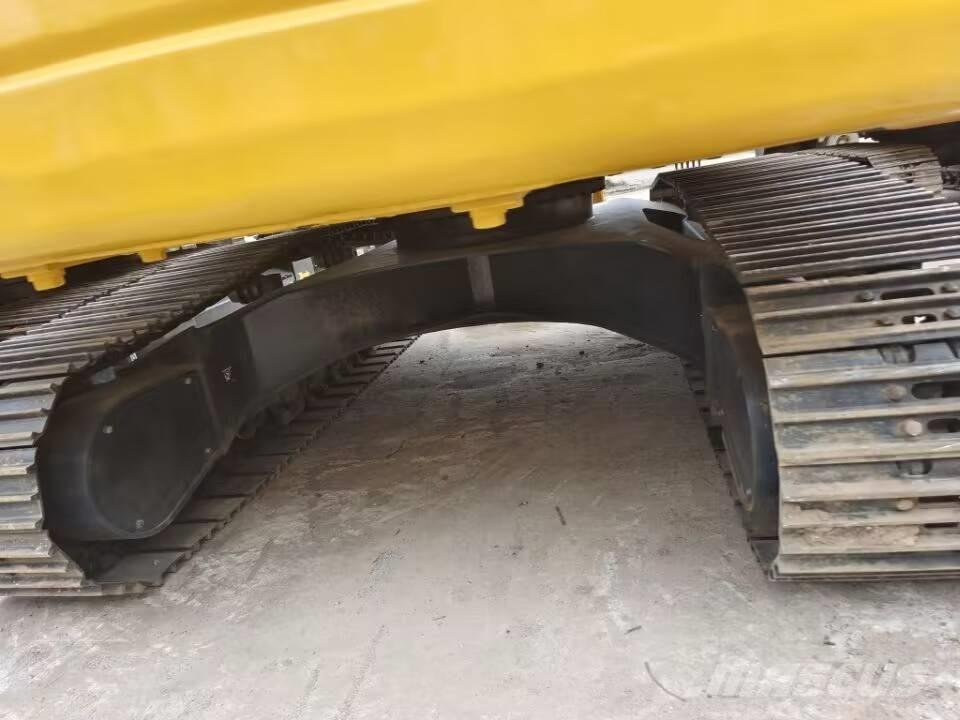 Komatsu PC 200-8 Гусеничні екскаватори