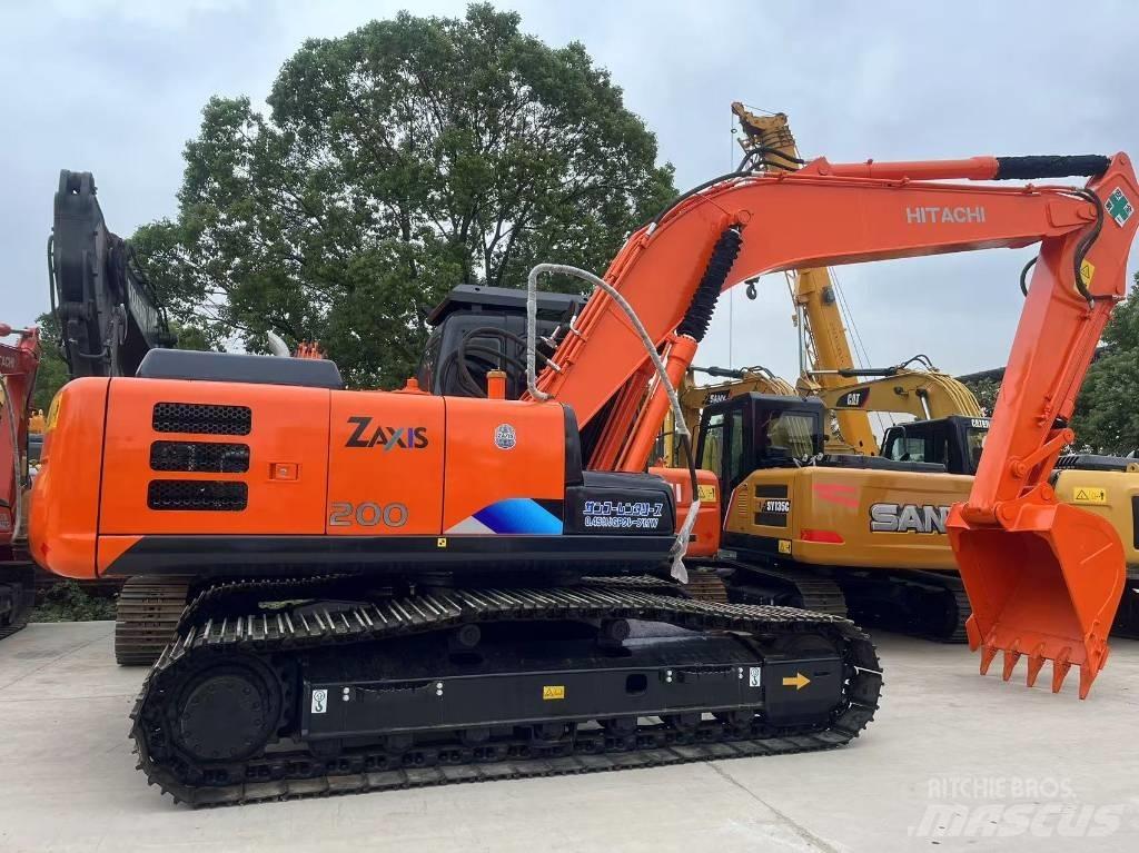 Hitachi zx200 Гусеничні екскаватори