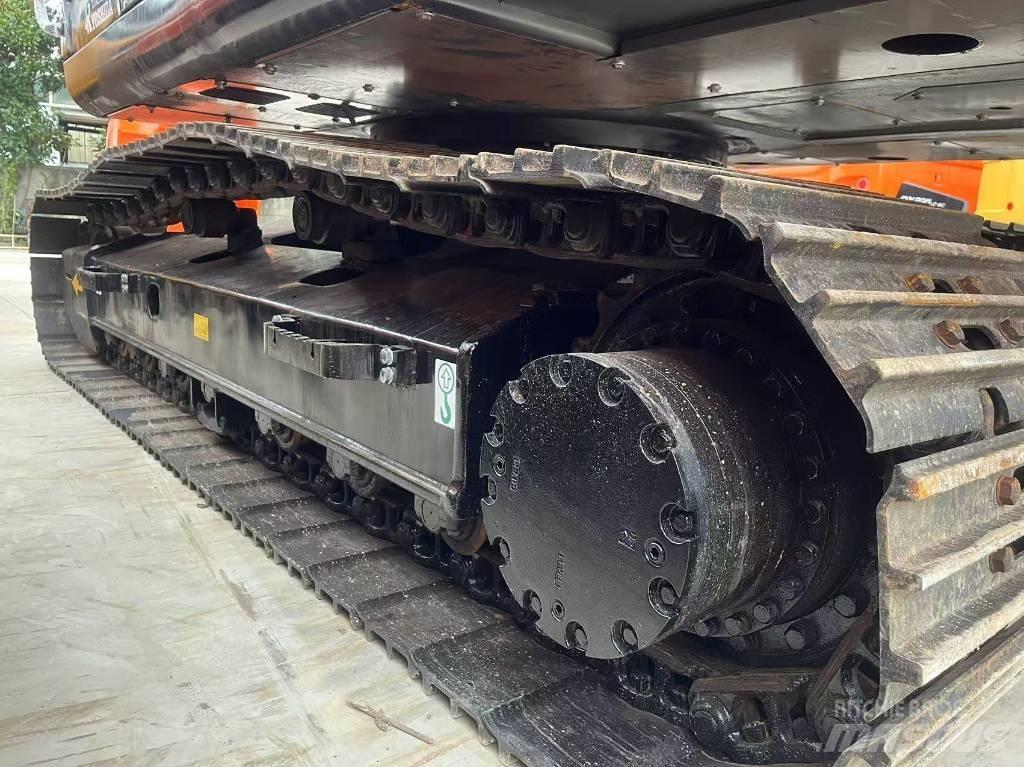 Hitachi zx200 Гусеничні екскаватори