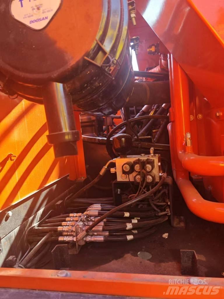 Doosan DX 300 Гусеничні екскаватори
