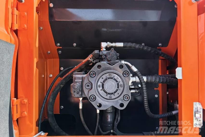 Doosan DX300 Гусеничні екскаватори