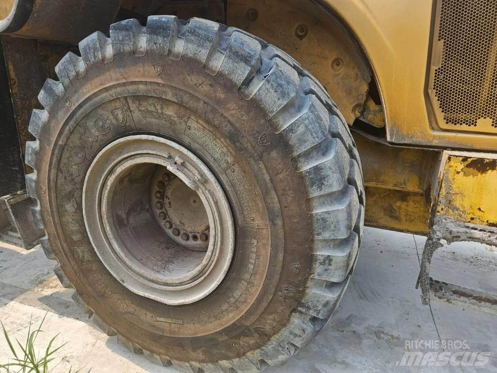 CAT 972 H Фронтальні навантажувачі