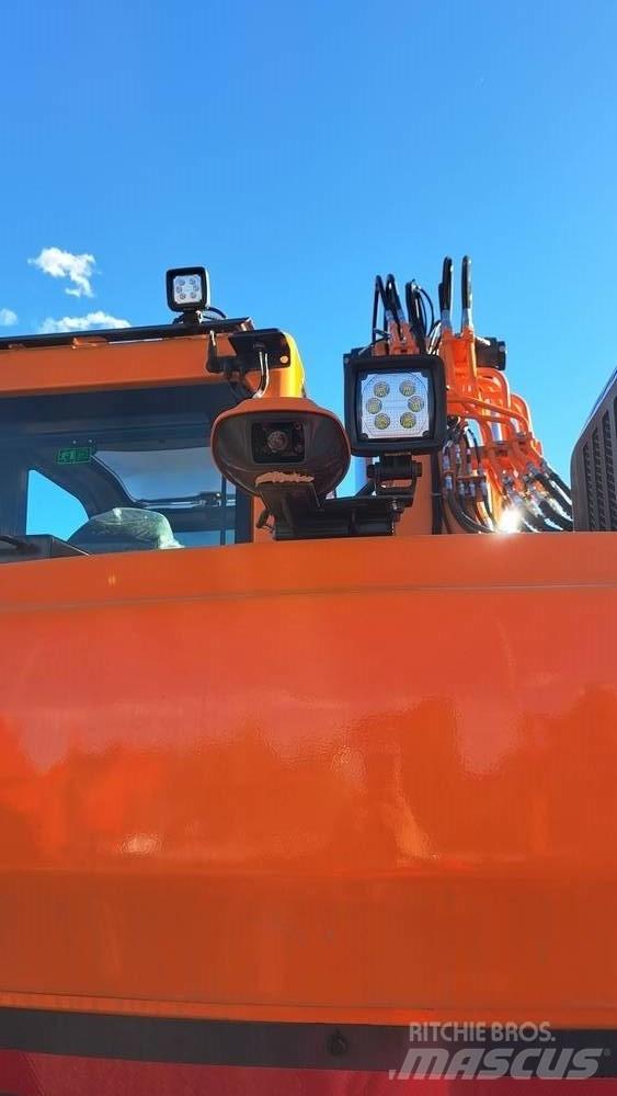 Develon DX 140 LCR-7 Гусеничні екскаватори