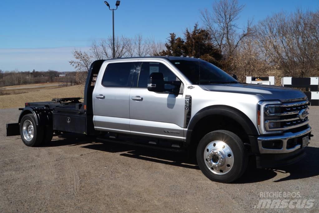 Ford F 550 SD Lariat Шасі з кабіною