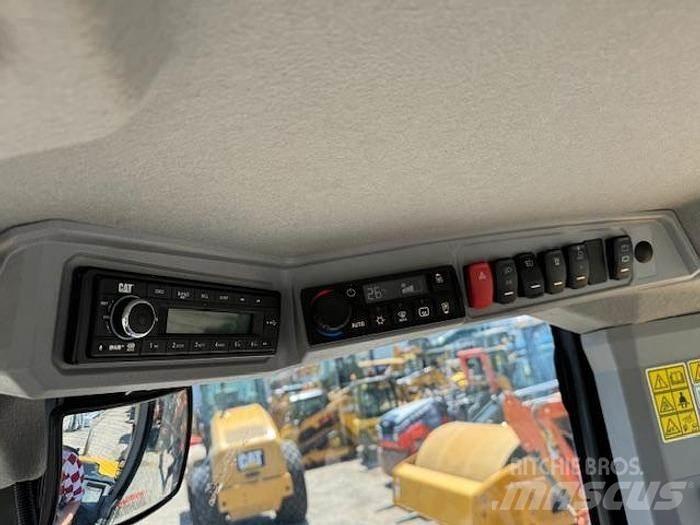 CAT 908 Фронтальні навантажувачі