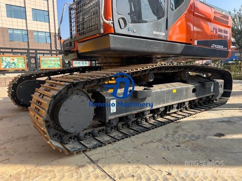 Doosan DX 225 LC-9C Гусеничні екскаватори