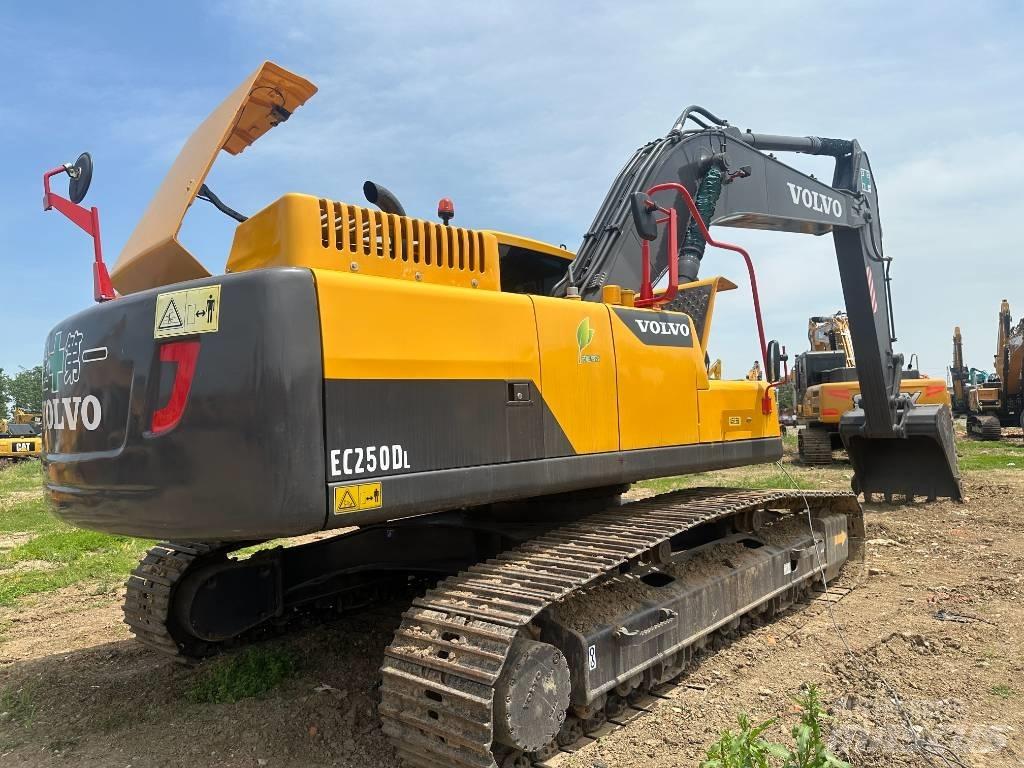 Volvo EC250D Гусеничні екскаватори