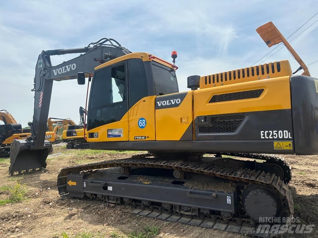 Volvo EC250D Гусеничні екскаватори