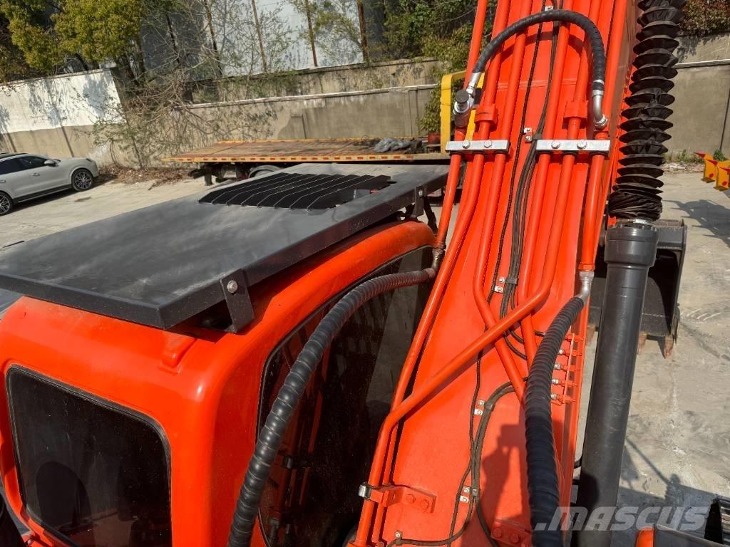 Doosan DX 225 LC Гусеничні екскаватори
