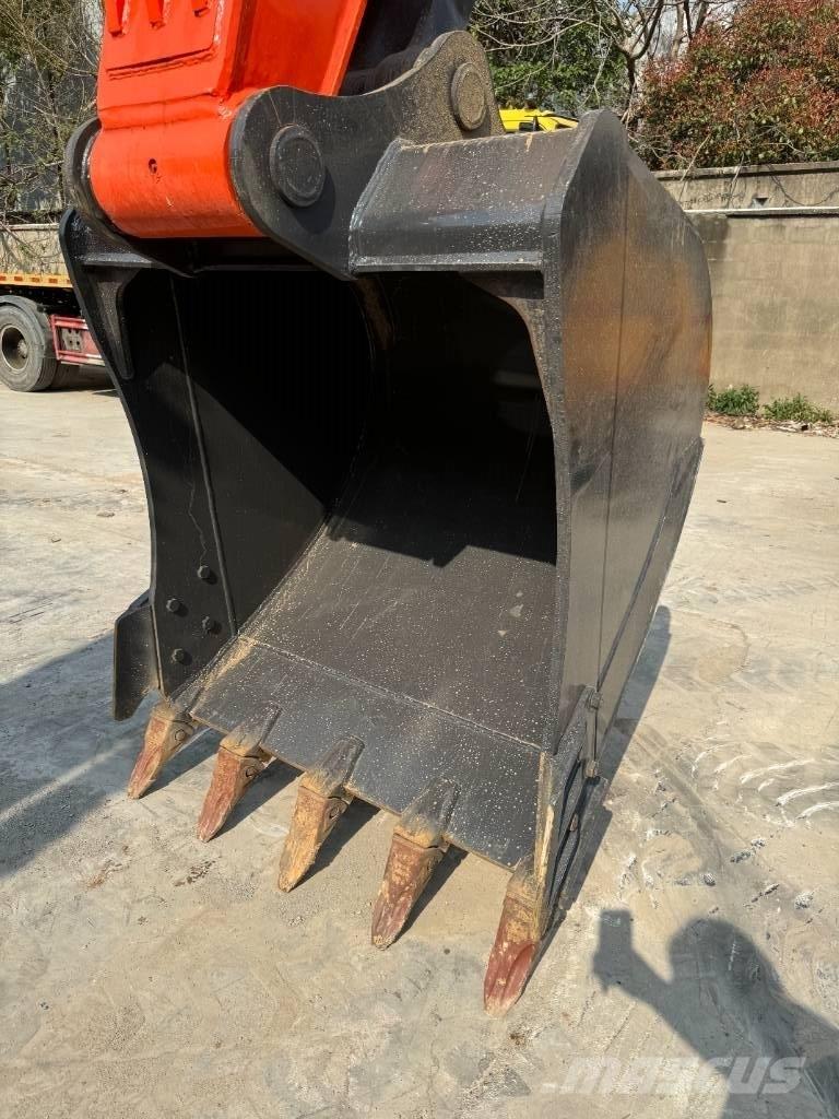 Doosan DX 225 LC Гусеничні екскаватори