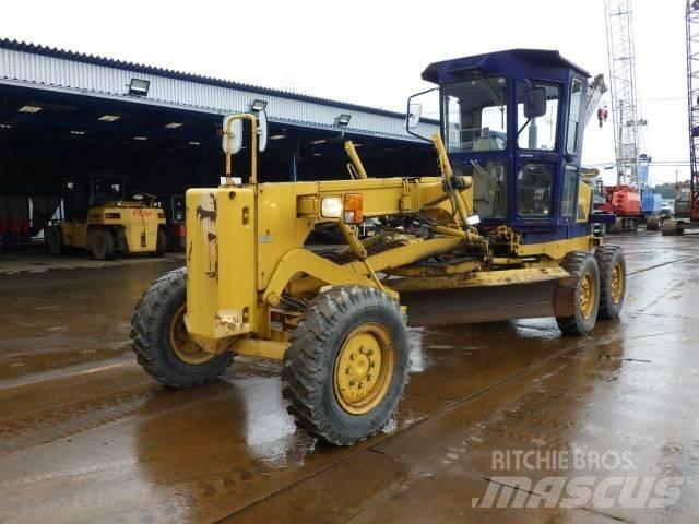 Komatsu GD405A-2 Грейдери