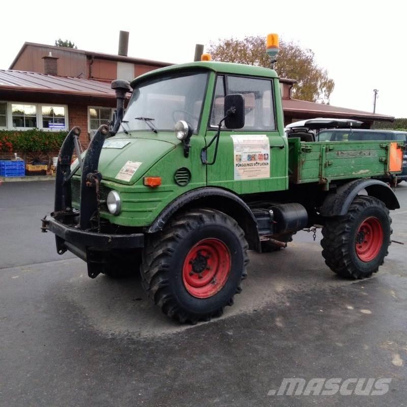 Mercedes-Benz U421 Трактори