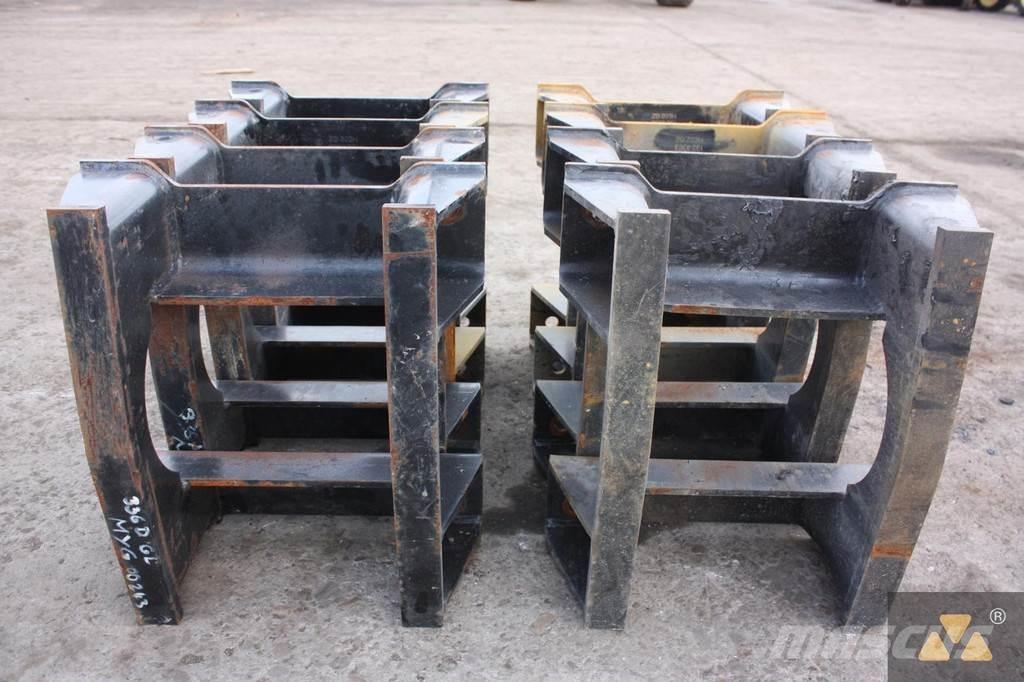 CAT Trackguards Шини