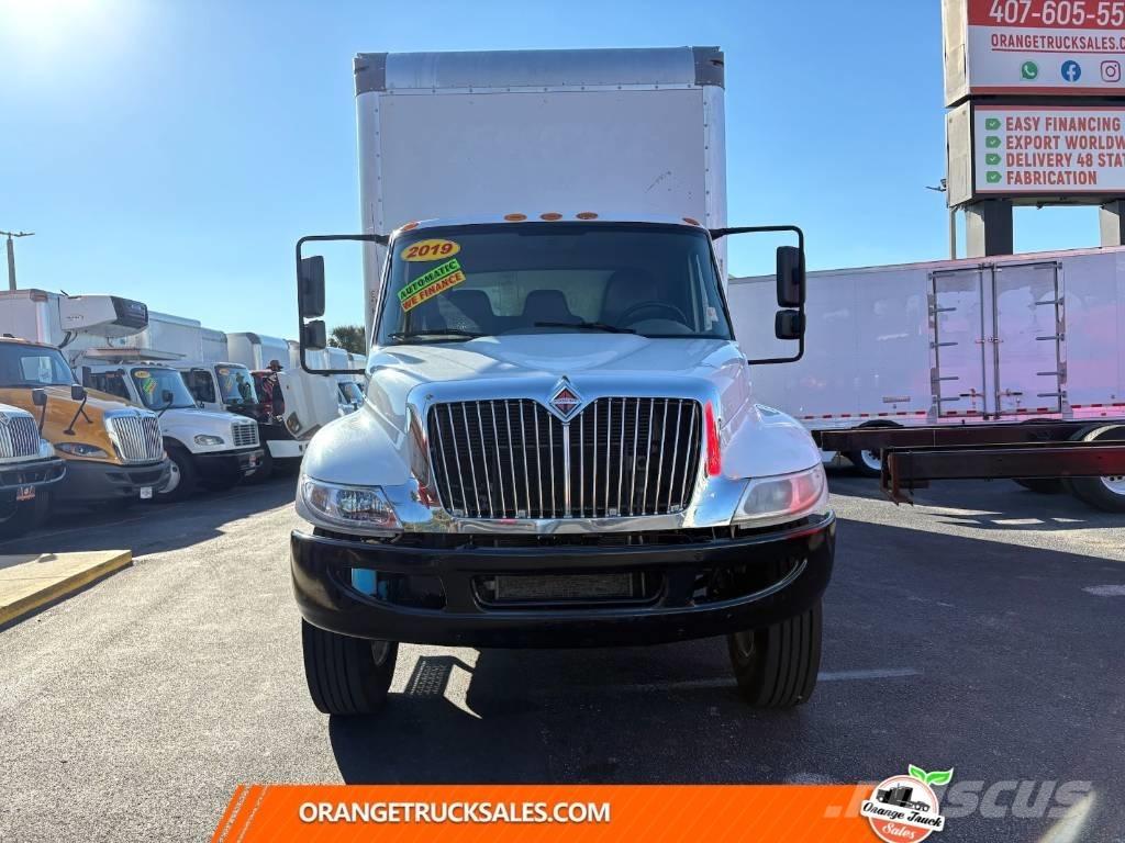 International 4300 Фургони