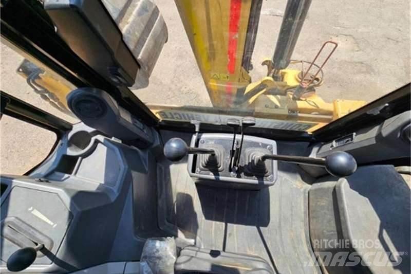 CAT 426F2 TLB Екскаватори-навантажувачі