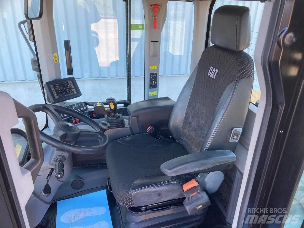 CAT 938M Фронтальні навантажувачі