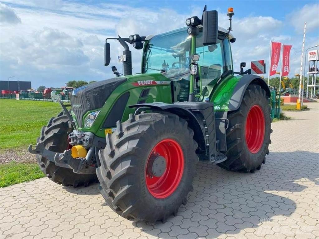 Fendt 724 PROFI+ Трактори