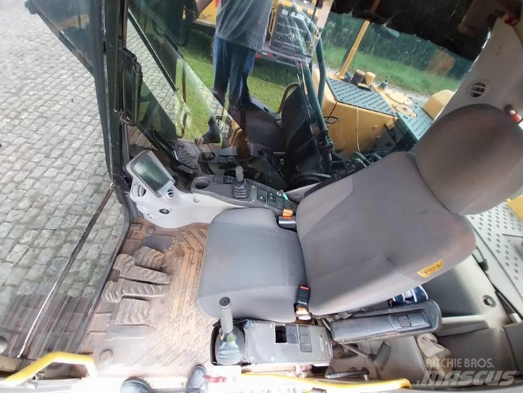 Volvo EC 220 DL Гусеничні екскаватори