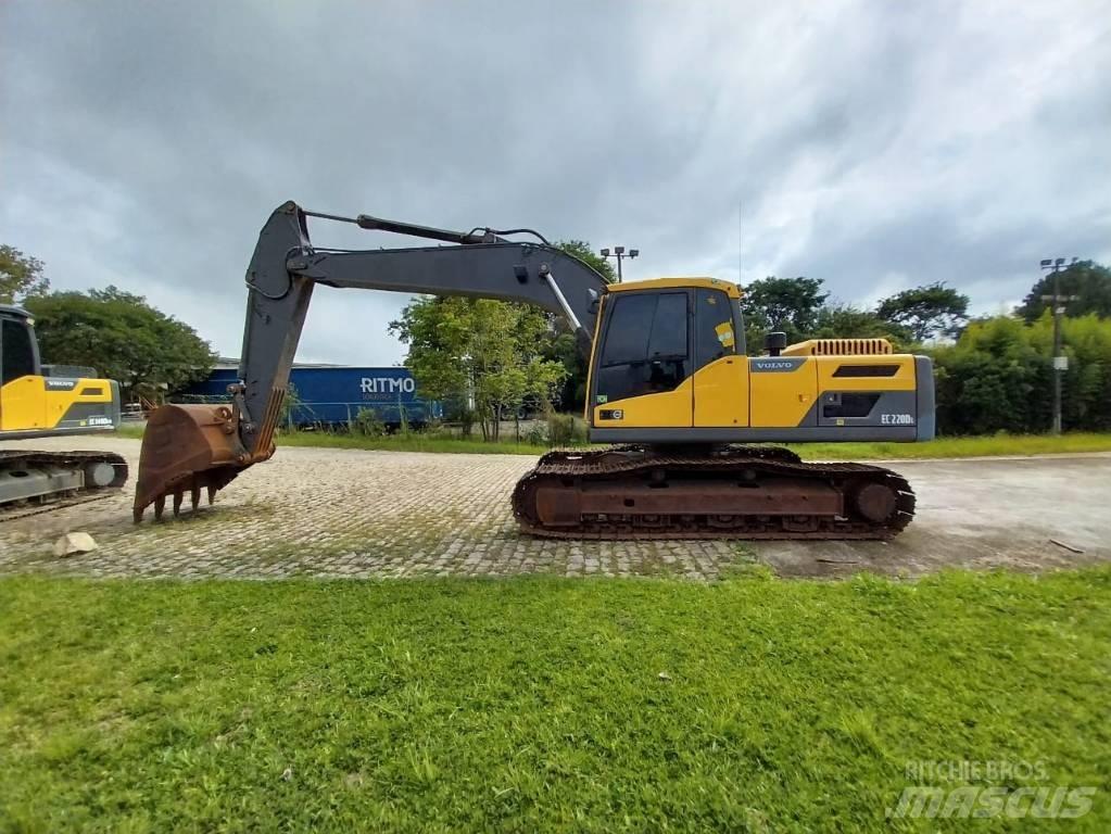 Volvo EC 220 DL Гусеничні екскаватори