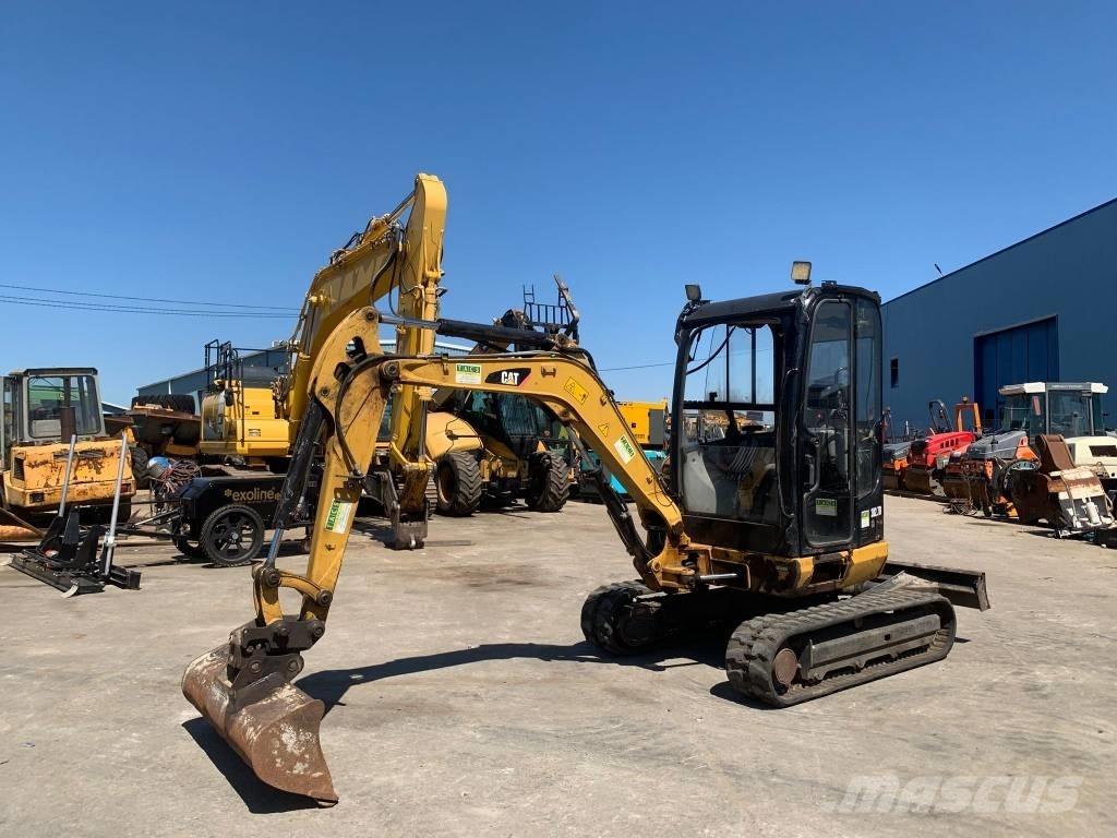 CAT 302.7 D CR Міні-екскаватори < 7т