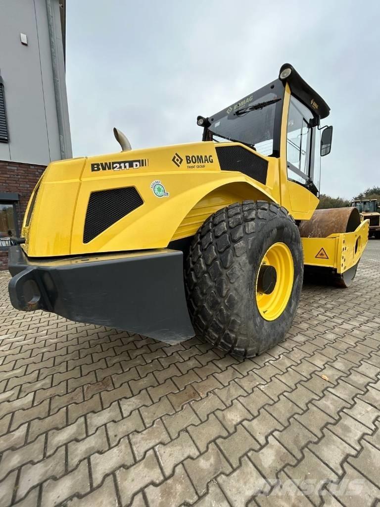 Bomag BW 211 D-5 Грунтові котки