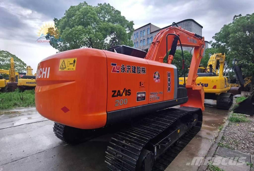 Hitachi ZX 200 Гусеничні екскаватори