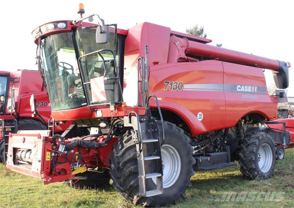 Case IH AF 7130 Зернозбиральні комбайни